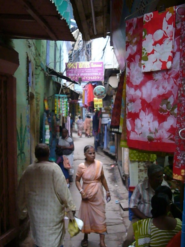 Travel - India - Varanasi - Narrow Backstreets